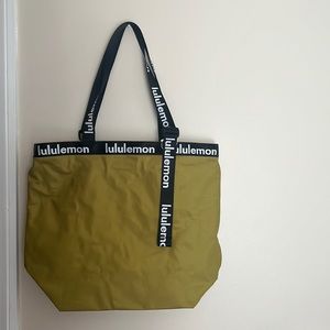 Lululemon tote bag